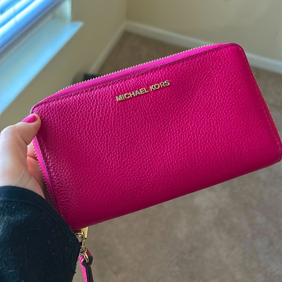 Michael Kors wallet - Picture 1 of 2